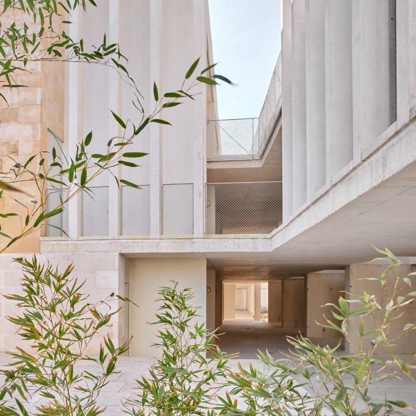 Living in Lime by Peris+Toral Arquitectes