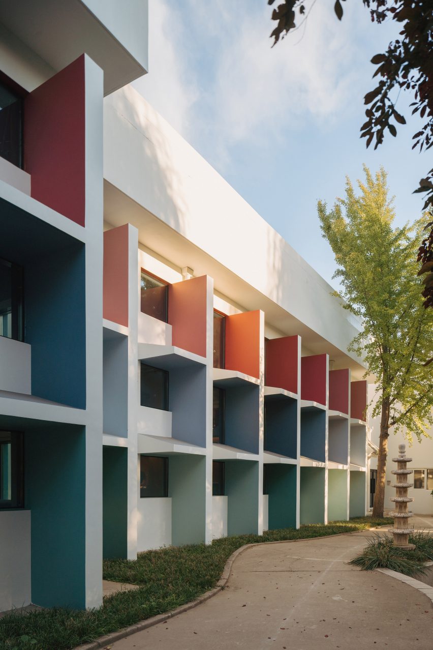 Exterior of Children's library by Studio Vapore