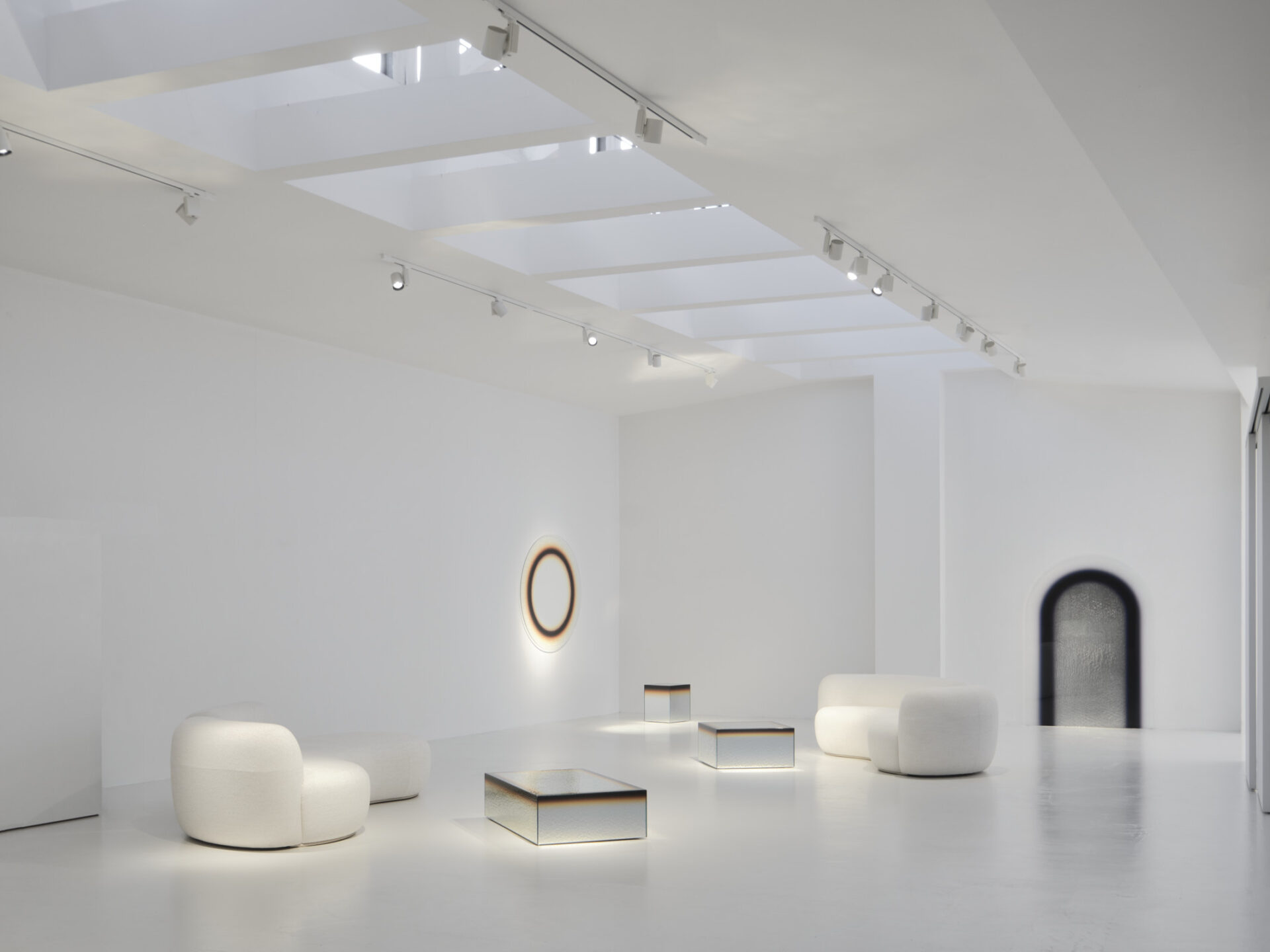 MovimentoGallery_Costantino_Gucci_self_reflections__Oculus_celestia_Ilior-I_Portal_Lim_Ilior-III_Ph-Marcello-Maranzan.jpg